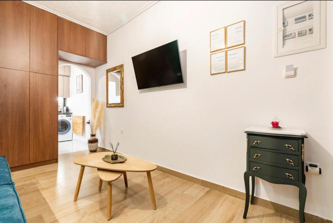 Cute Tiny Apartment In The Heart Of Flisvos Athens Exterior photo