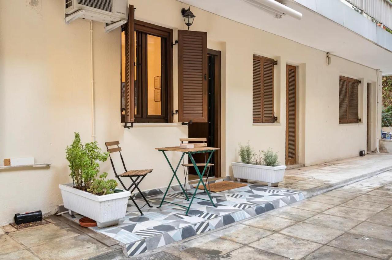 Cute Tiny Apartment In The Heart Of Flisvos Athens Exterior photo
